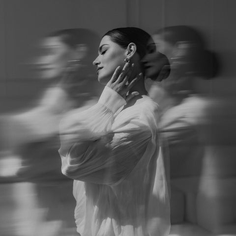 Black-and-white portrait with repeated profiles showing a Supernova II ghosting effect